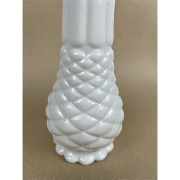 VTG White Milk Glass Bud Vase Pineapple Diamond Pattern Bottom Ribbed‎ Top 9"H - Picture 2 of 6